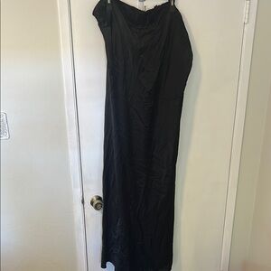 Stylish Black Floor-Length dress with Rose appliqué